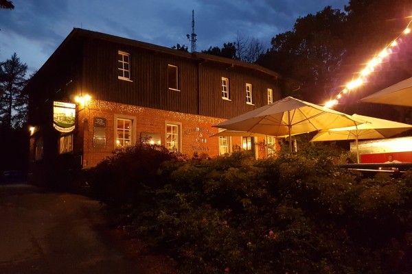 Terrasse im dunkeln (Groß).jpg